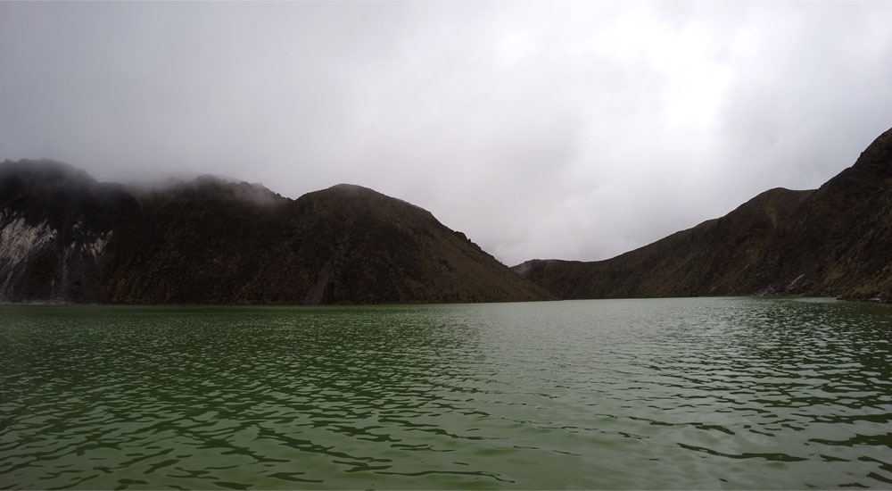 Atravesando el Volcán Azufral, su Laguna Verde y el inmenso páramo