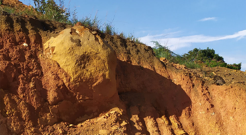 Una piedra con forma de rostro, conmociona al Peón